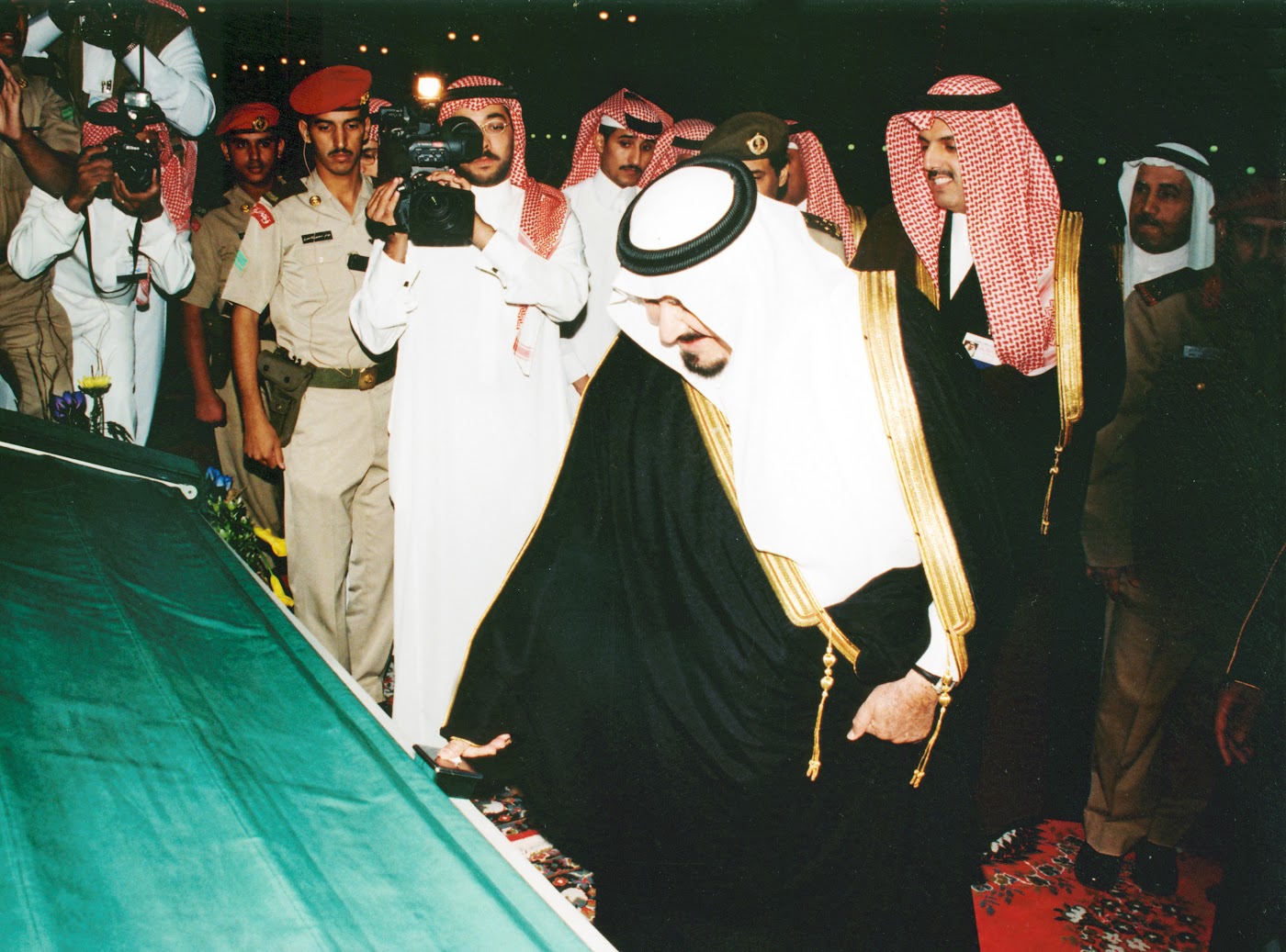 من حفل افتتاح الجامعة 2001